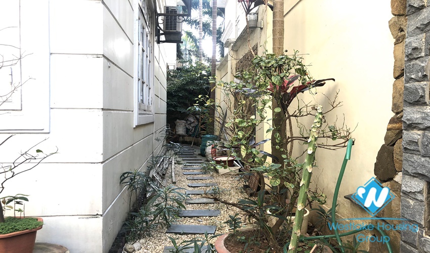 4 bedroom unfurnished house for rent near Unis